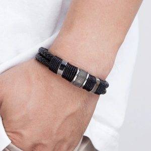 za1 300x300 - دستبندچرمی مردانه مدل DERI 830
